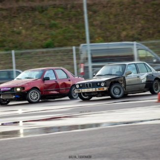 ford sierra and bmw e30 drift-min