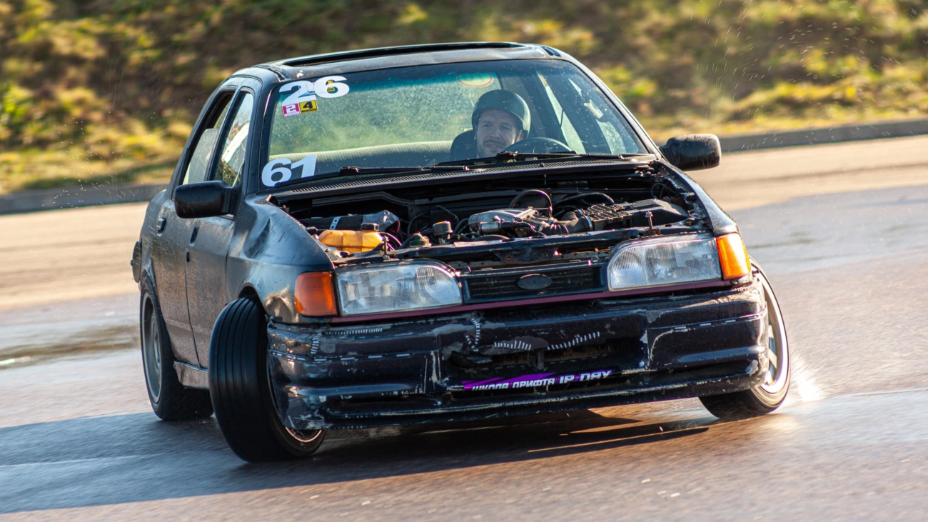 ford sierra drift-min